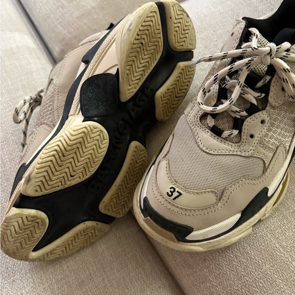 Balenciaga Men's Beige and Black Sneakers